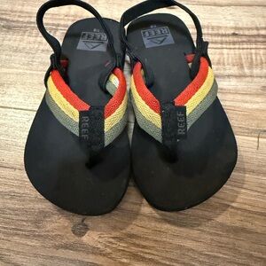 Reef Black Sandals with Vibrant Straps 7/8T